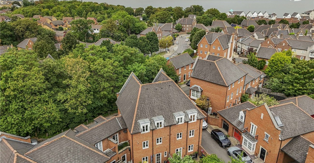 4 bedroom property for sale in Greenhithe | Robinson Jackson