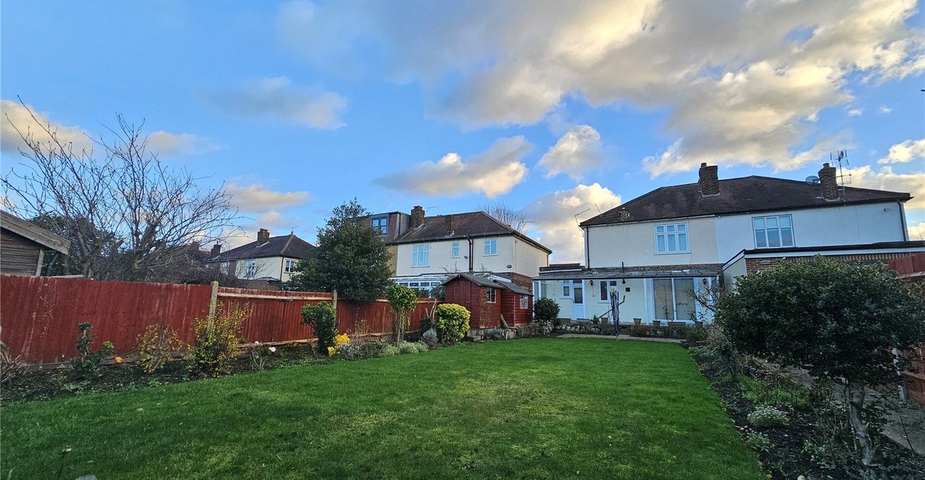 3 bedroom house for sale in London | Robinson Jackson