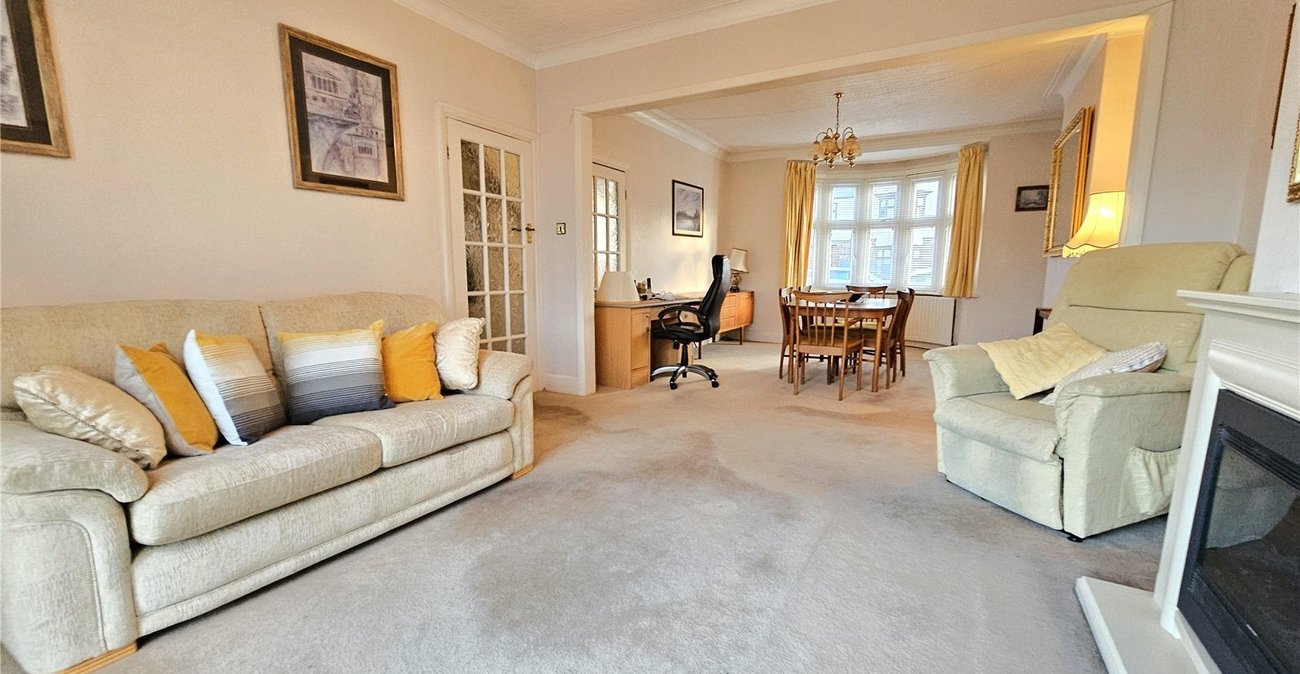 3 bedroom house for sale in London | Robinson Jackson