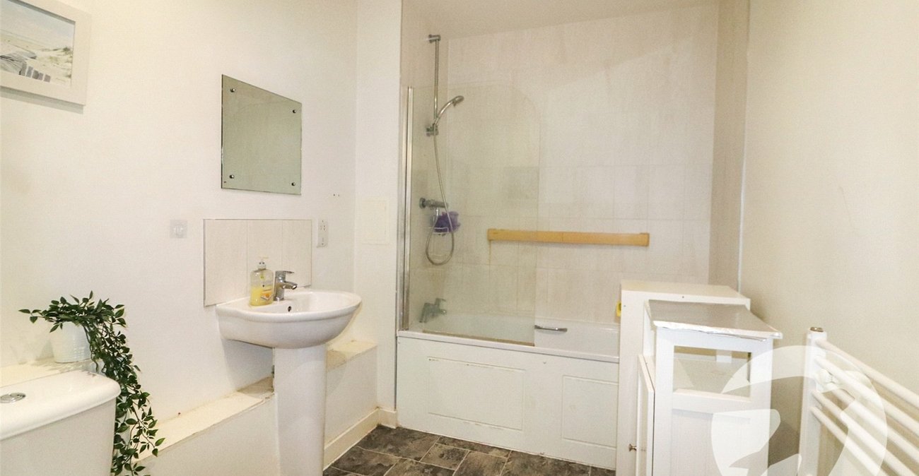 2 bedroom property for sale in Erith | Robinson Jackson