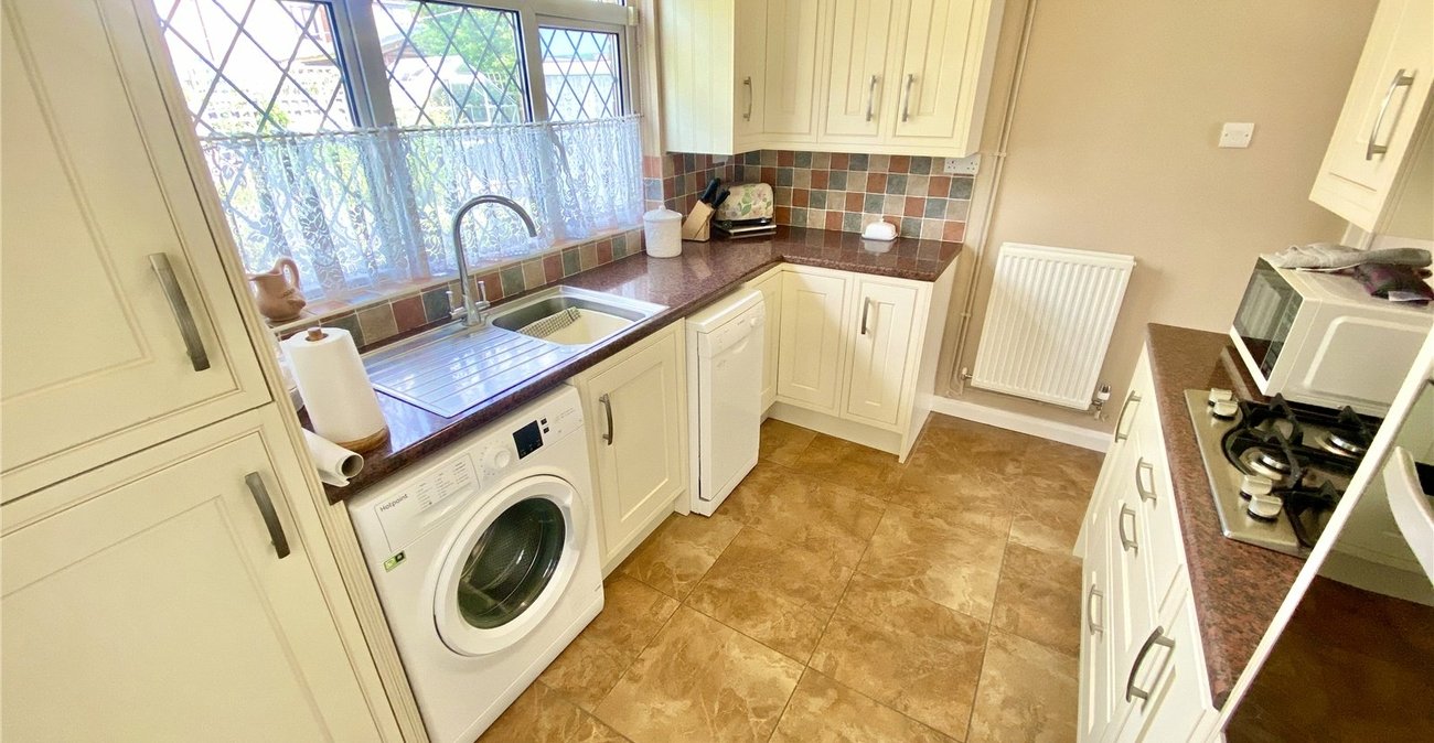 2 bedroom bungalow for sale in Sidcup | Robinson Jackson