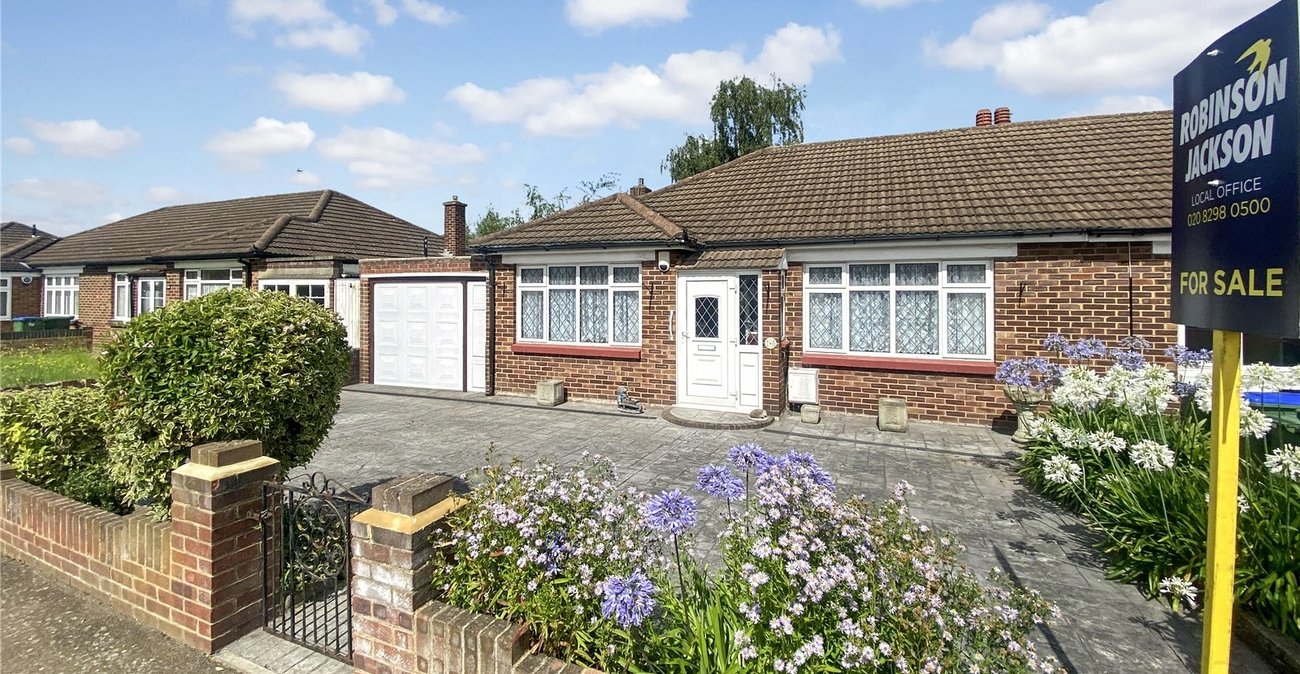 2 bedroom bungalow for sale in Sidcup | Robinson Jackson