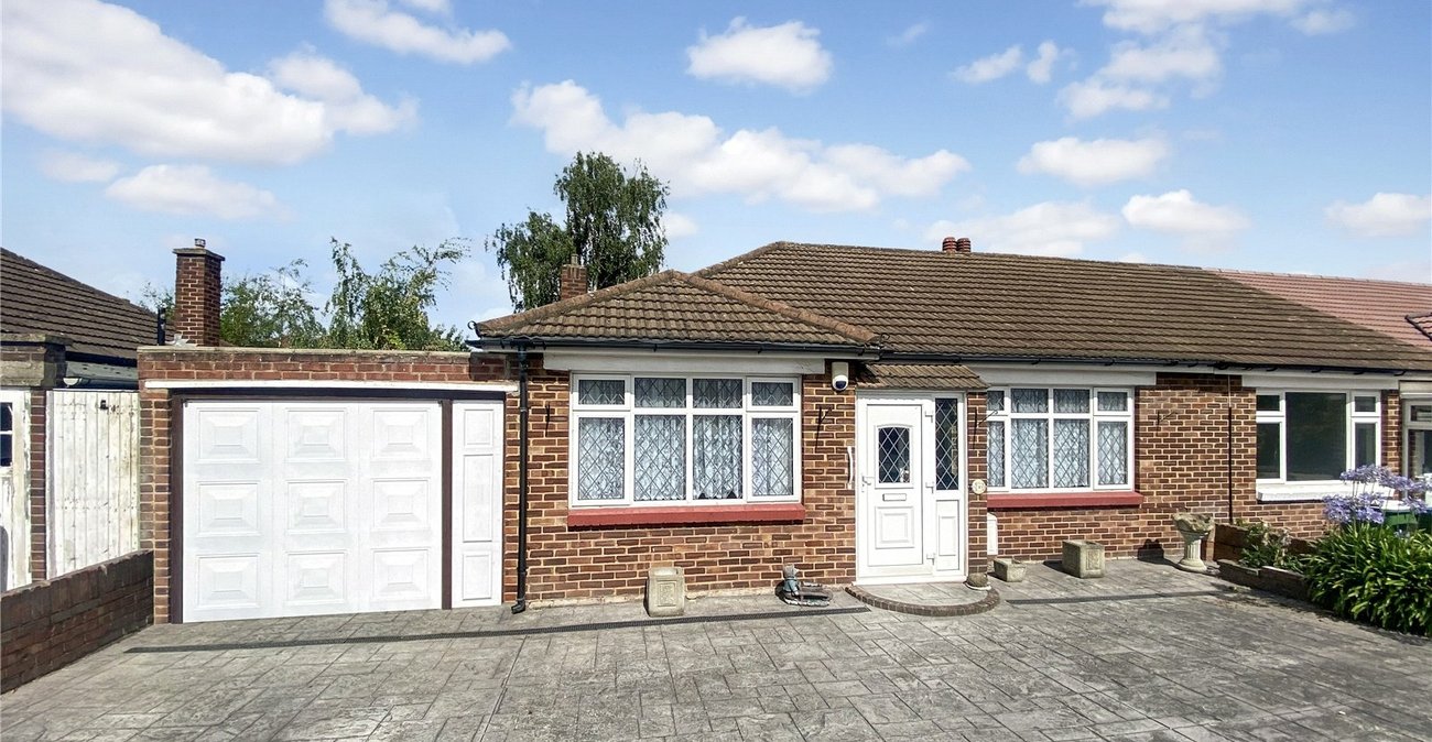 2 bedroom bungalow for sale in Sidcup | Robinson Jackson