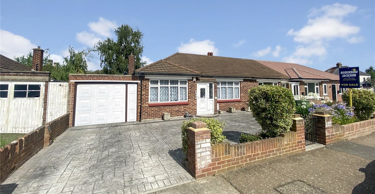 2 bedroom bungalow for sale in Sidcup | Robinson Jackson