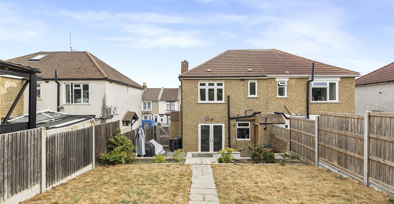 2 bedroom house for sale in Rochester | Robinson Michael & Jackson