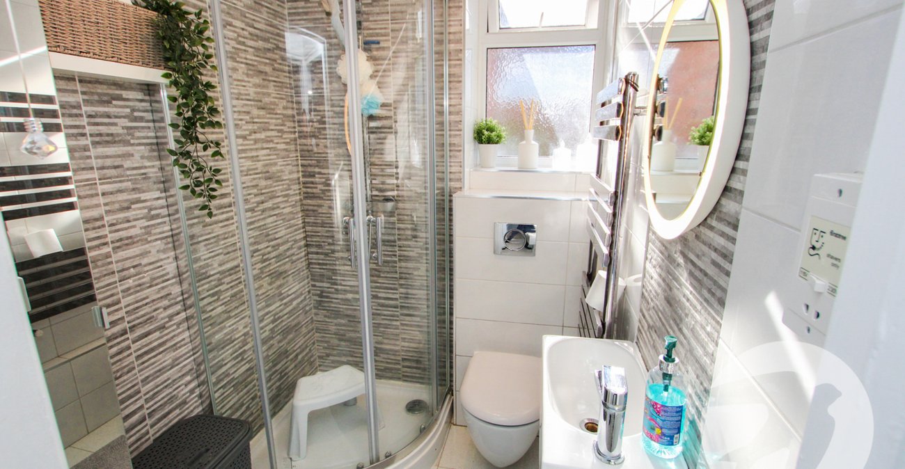 2 bedroom property for sale in Eltham | Robinson Jackson