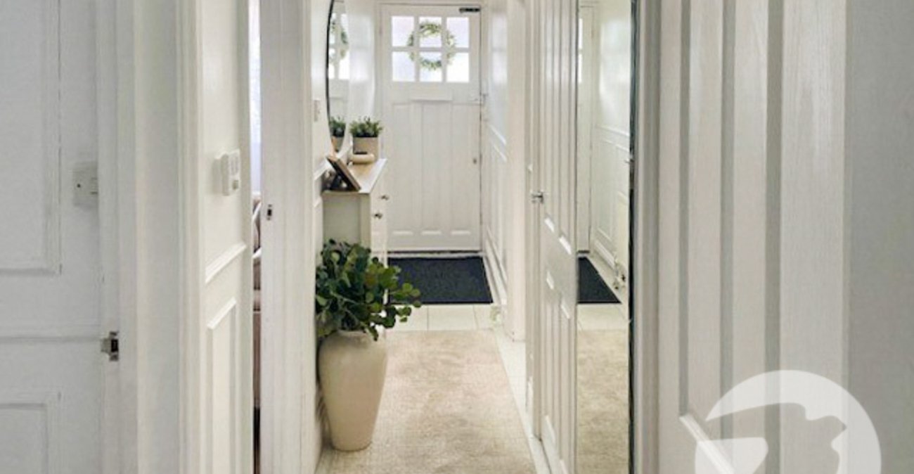 2 bedroom property for sale in Eltham | Robinson Jackson