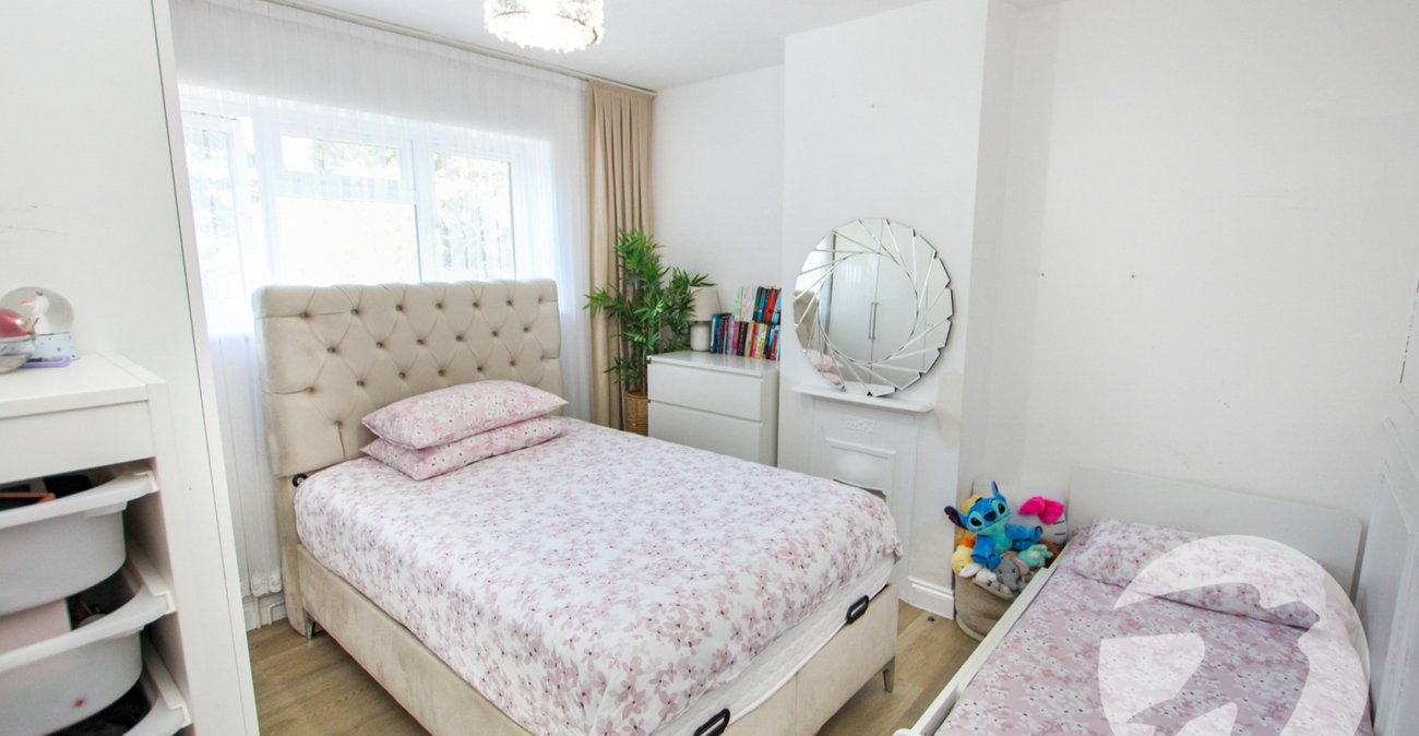 2 bedroom property for sale in Eltham | Robinson Jackson