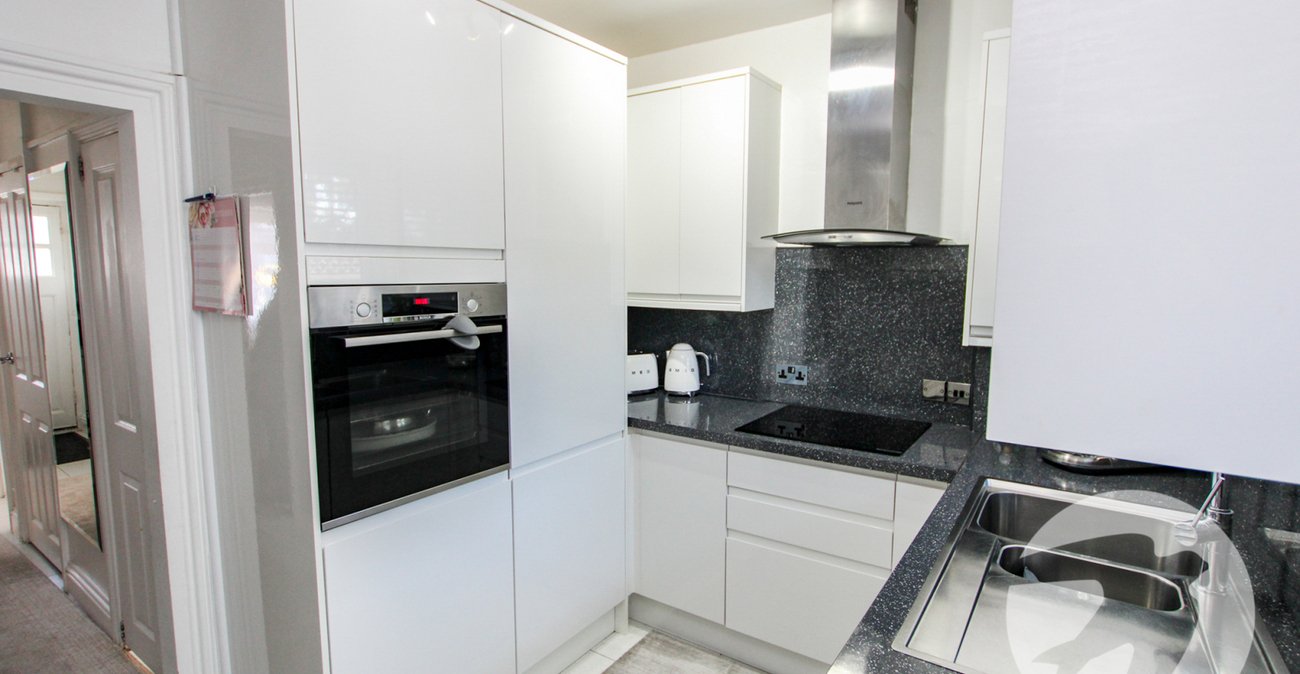 2 bedroom property for sale in Eltham | Robinson Jackson