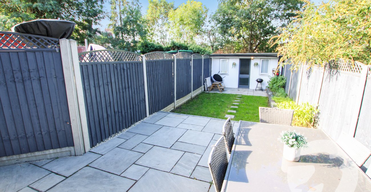 2 bedroom property for sale in Eltham | Robinson Jackson