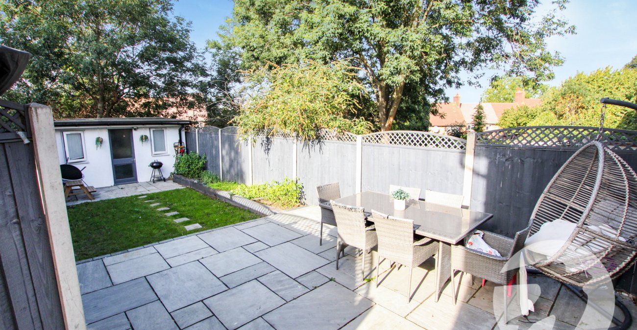 2 bedroom property for sale in Eltham | Robinson Jackson