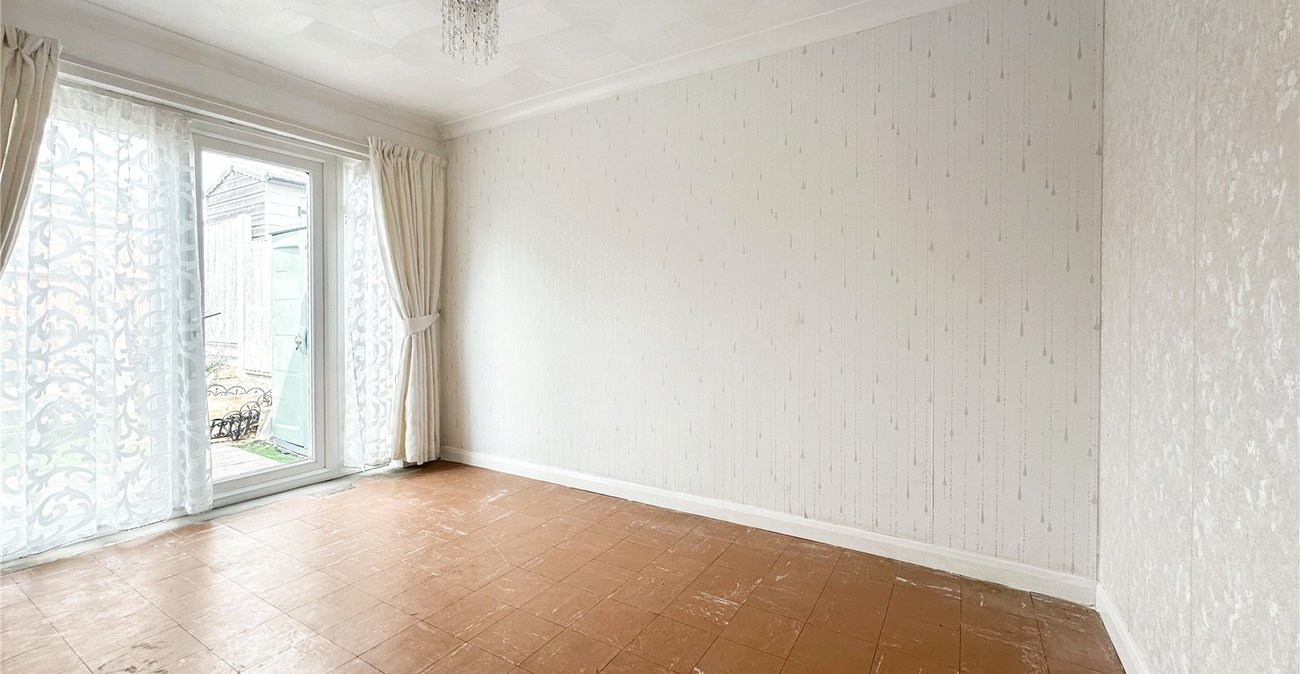 2 bedroom bungalow for sale in Rainham | Robinson Michael & Jackson