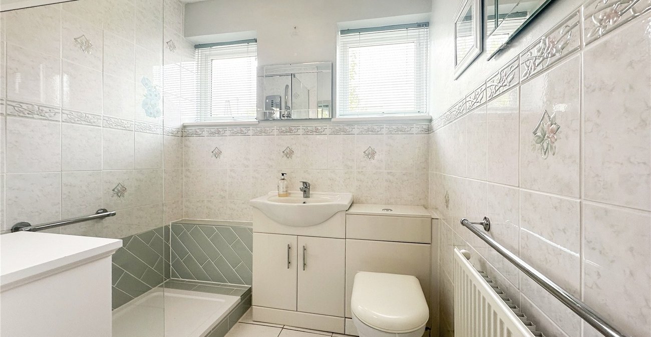 2 bedroom bungalow for sale in Rainham | Robinson Michael & Jackson