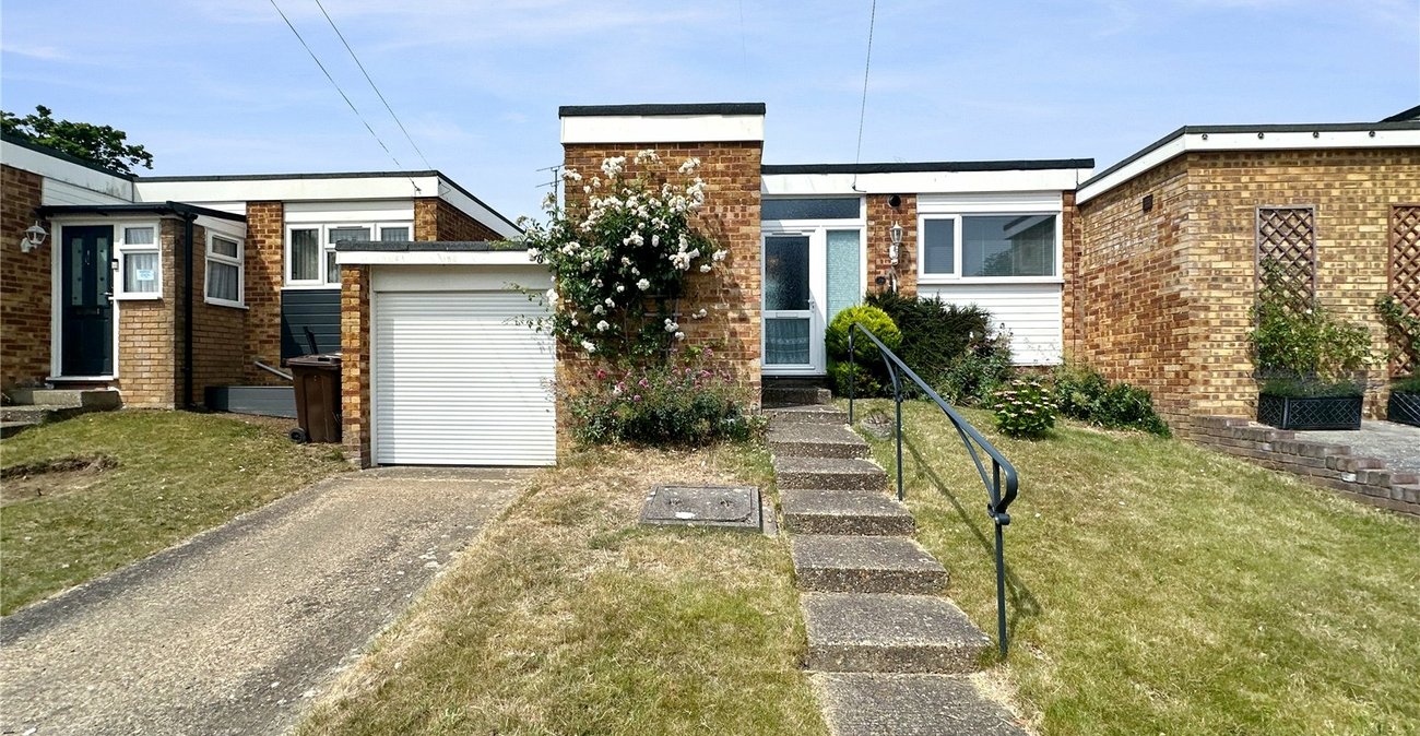 2 bedroom bungalow for sale in Rainham | Robinson Michael & Jackson