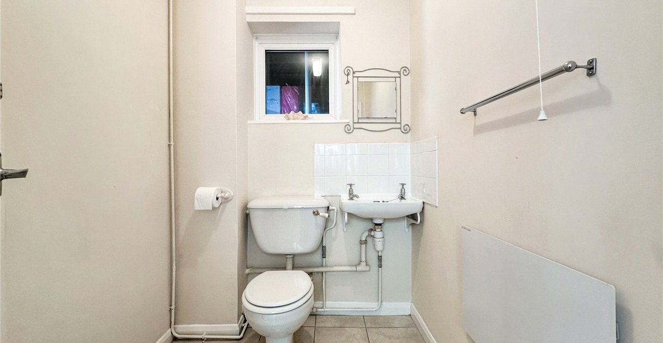 2 bedroom bungalow for sale in Rainham | Robinson Michael & Jackson