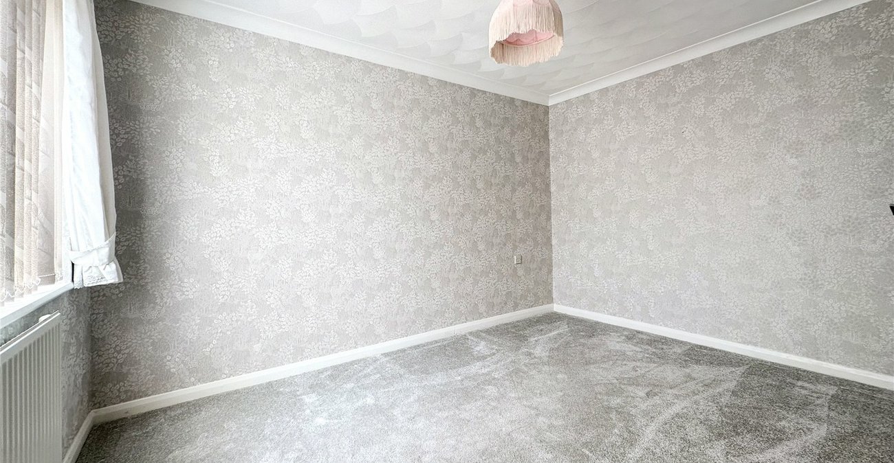 2 bedroom bungalow for sale in Rainham | Robinson Michael & Jackson