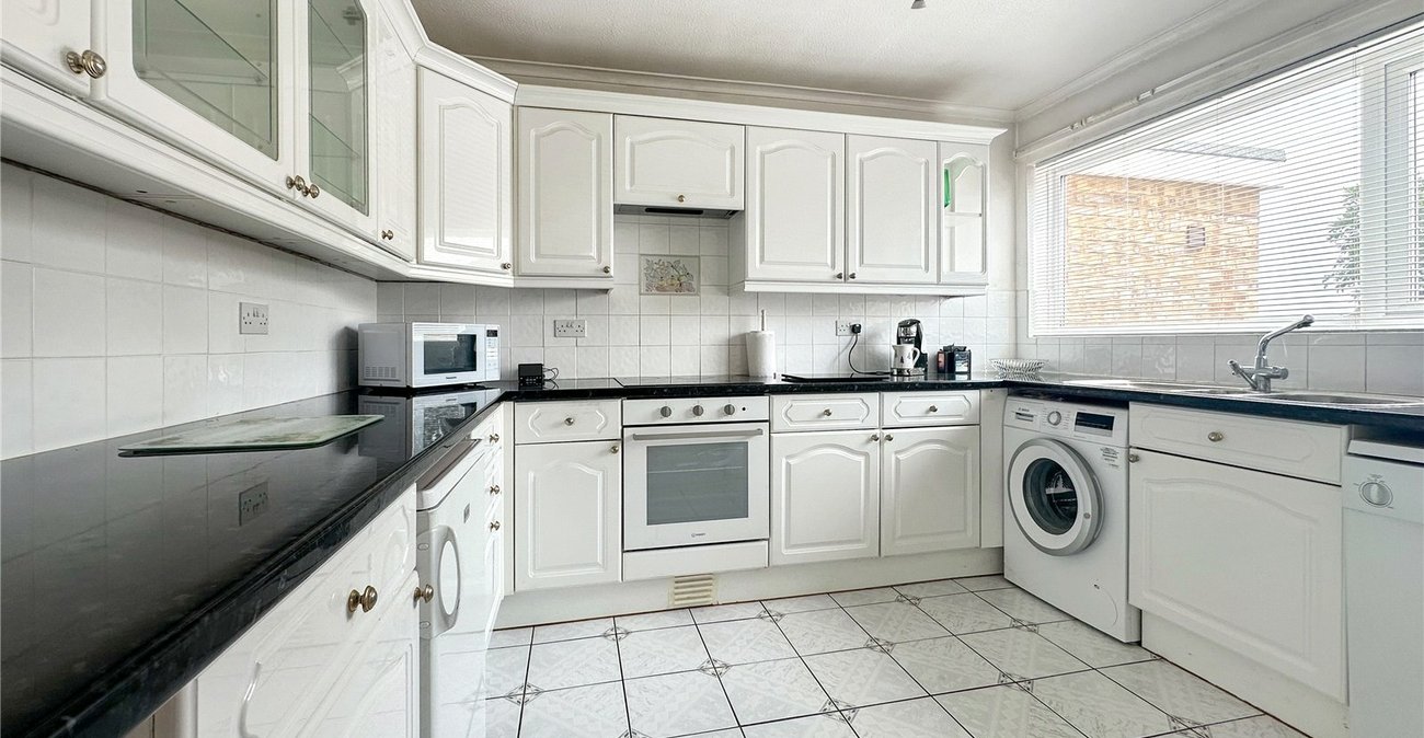 2 bedroom bungalow for sale in Rainham | Robinson Michael & Jackson