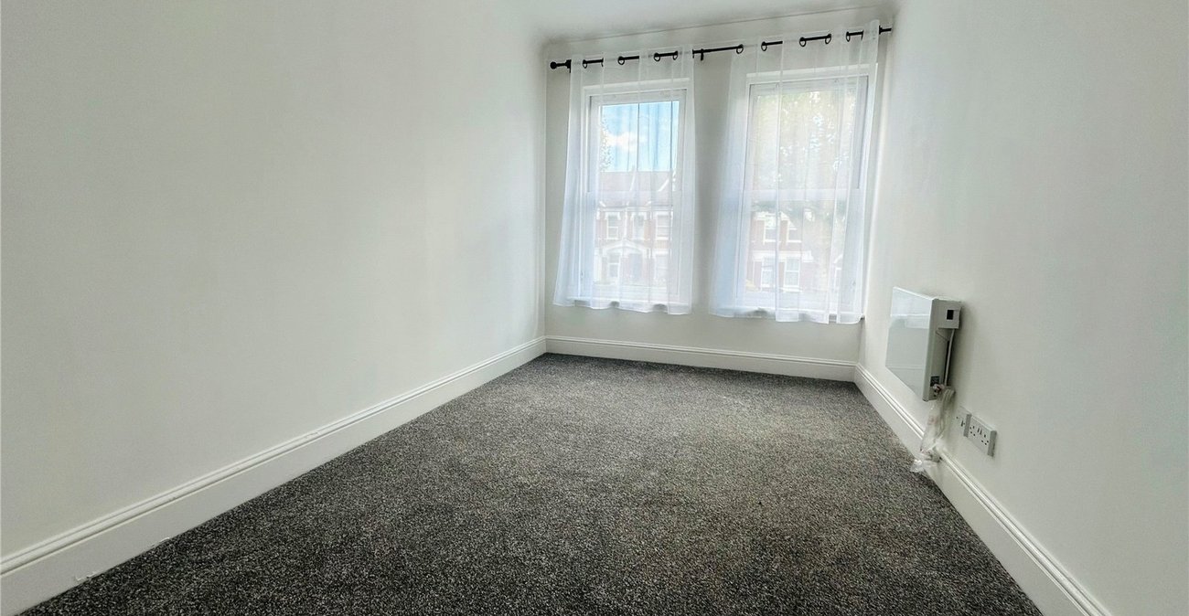 2 bedroom property for sale in London | Robinson Jackson