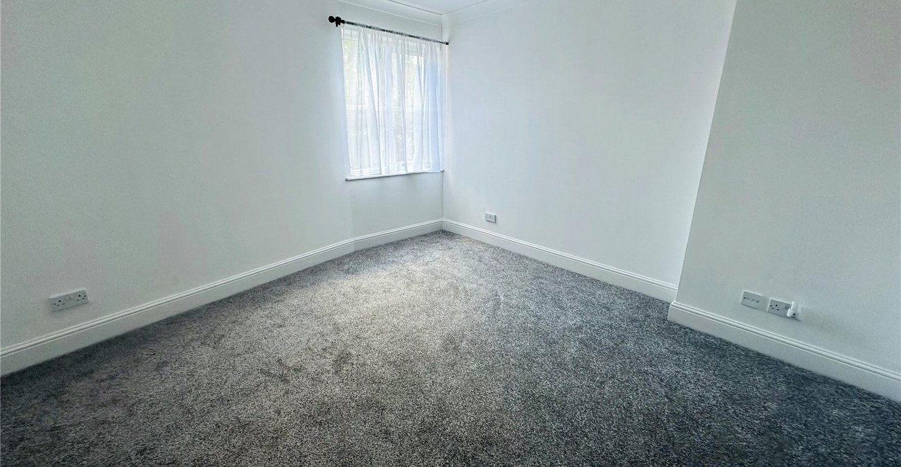 2 bedroom property for sale in London | Robinson Jackson