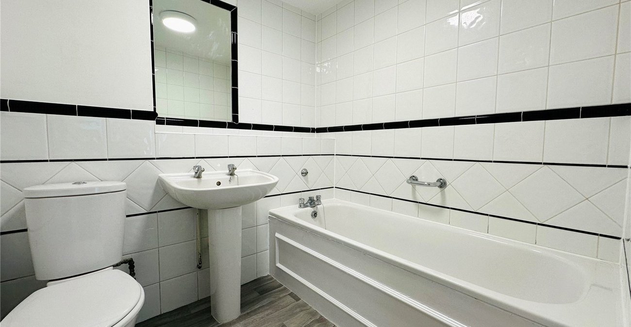 2 bedroom property for sale in London | Robinson Jackson