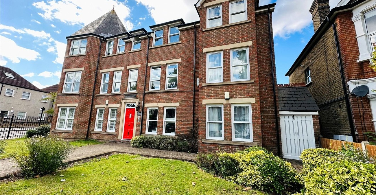 2 bedroom property for sale in London | Robinson Jackson