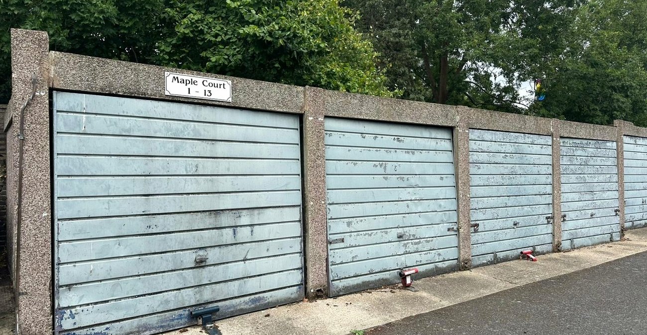 2 bedroom property for sale in London | Robinson Jackson