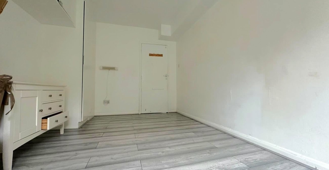 2 bedroom property for sale in London | Robinson Jackson