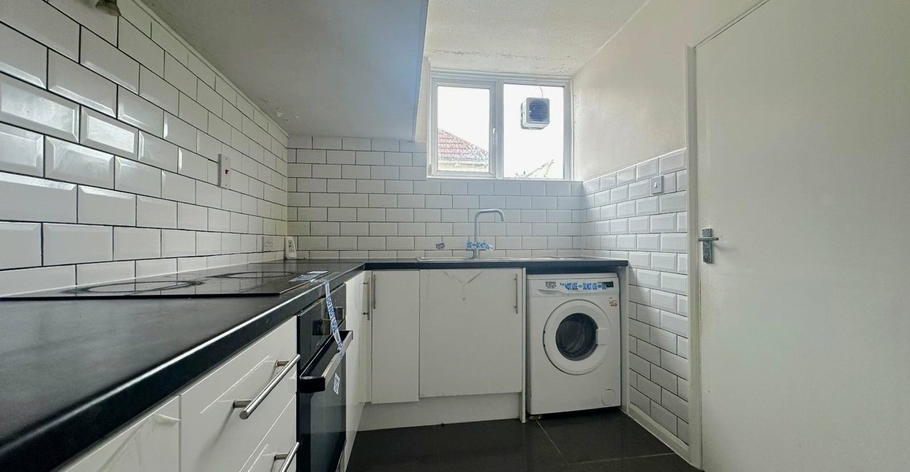 2 bedroom property for sale in London | Robinson Jackson