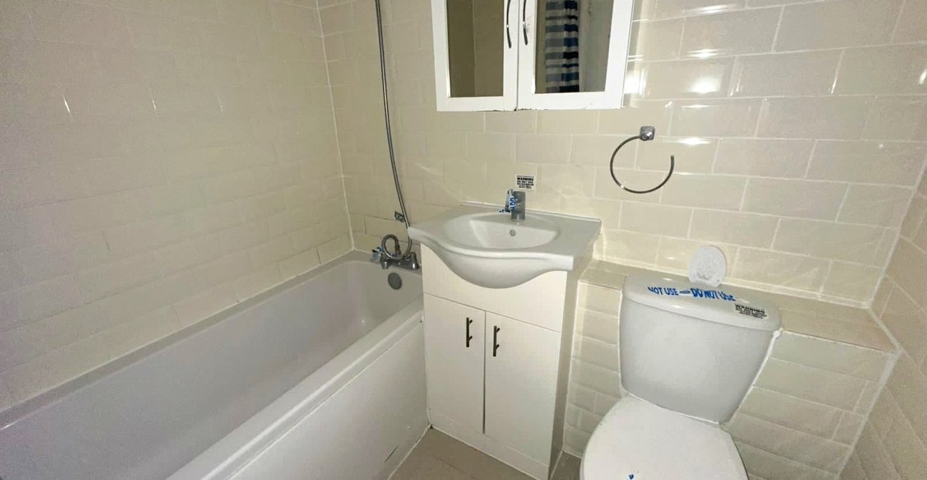 2 bedroom property for sale in London | Robinson Jackson