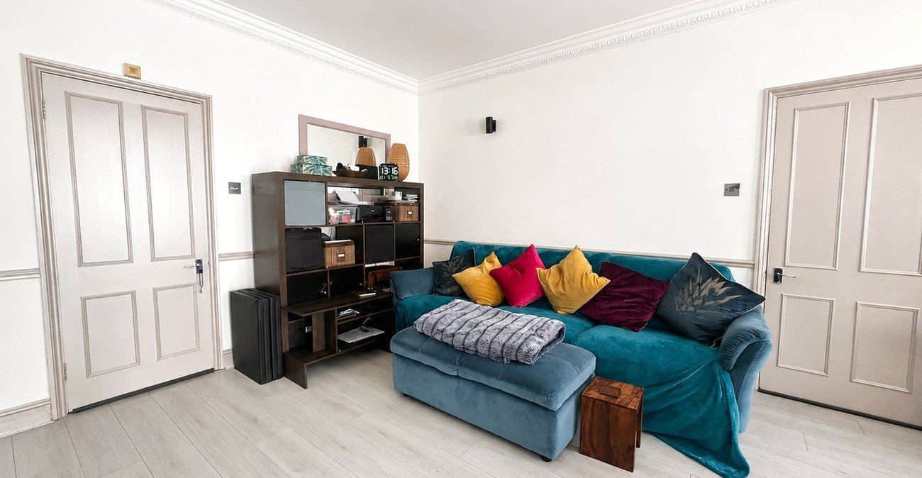 2 bedroom property for sale in London | Robinson Jackson