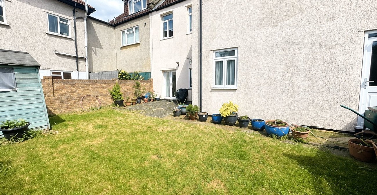 2 bedroom property for sale in London | Robinson Jackson