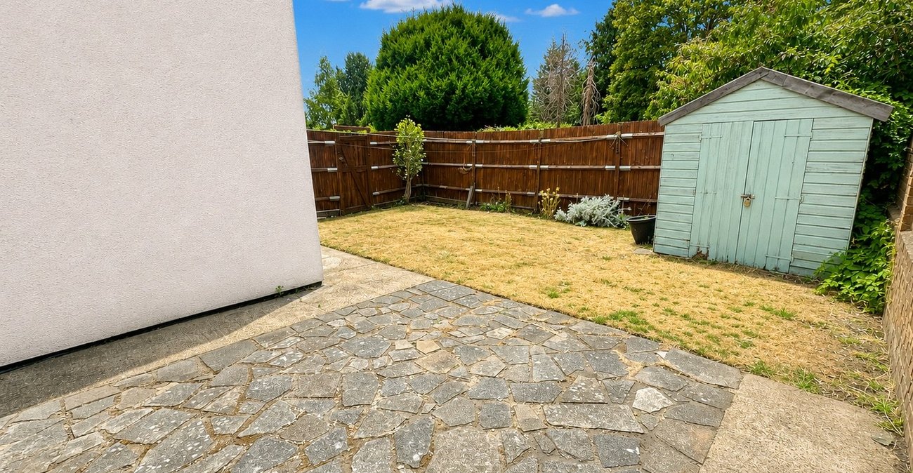 2 bedroom property for sale in London | Robinson Jackson