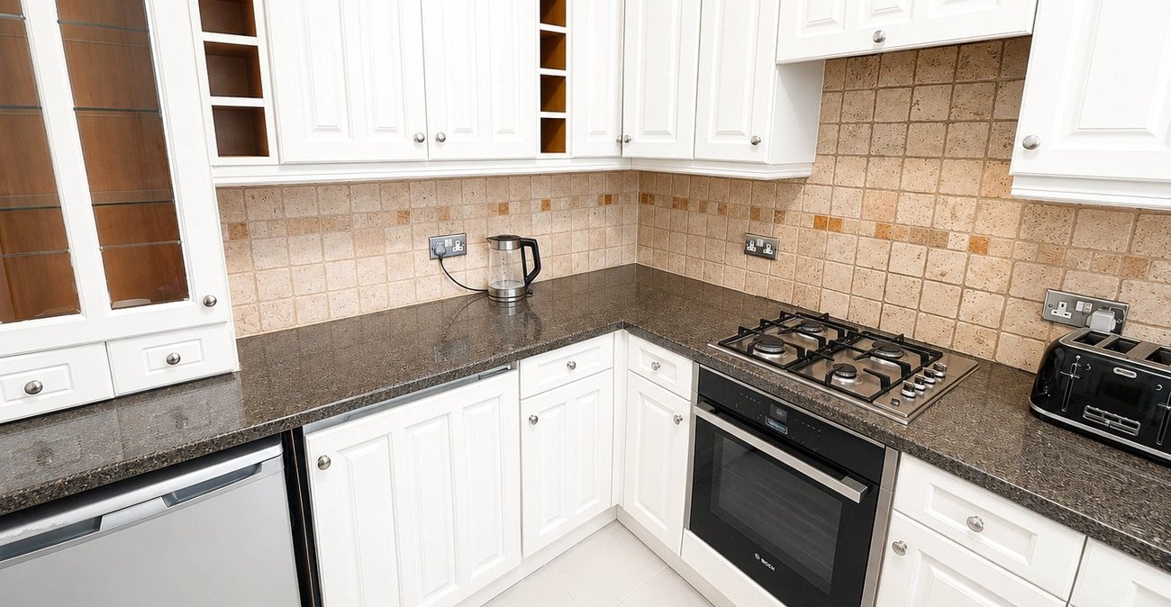 2 bedroom property for sale in London | Robinson Jackson