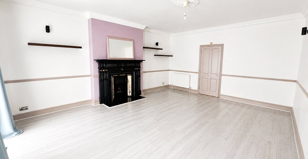 2 bedroom property for sale in London | Robinson Jackson