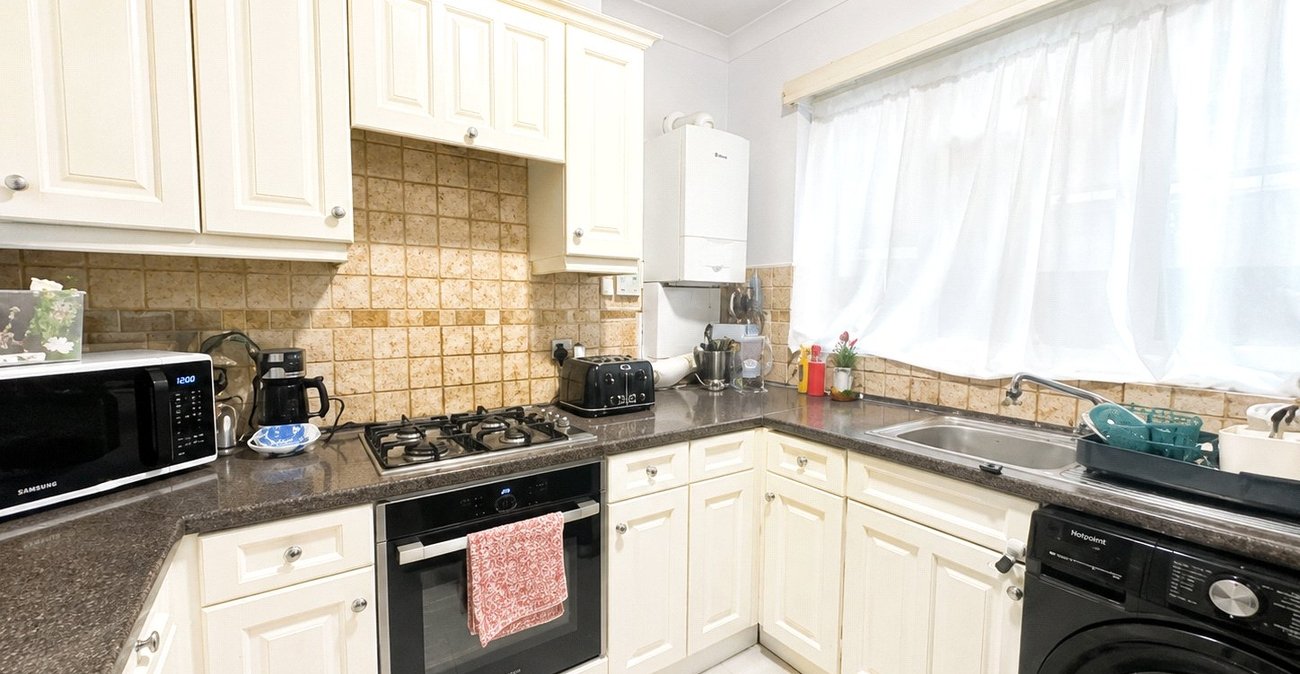 2 bedroom property for sale in London | Robinson Jackson