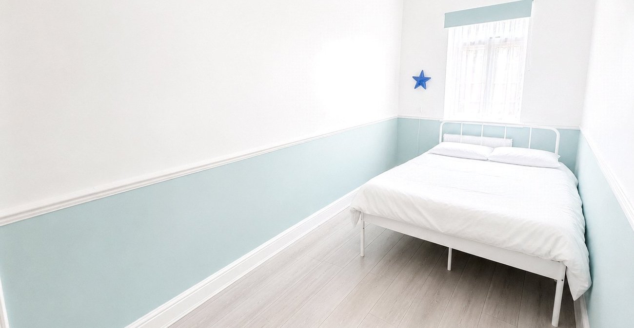 2 bedroom property for sale in London | Robinson Jackson