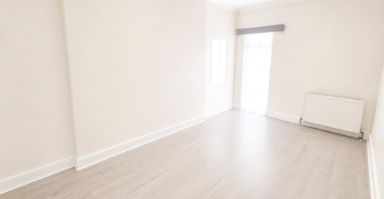 2 bedroom property for sale in London | Robinson Jackson