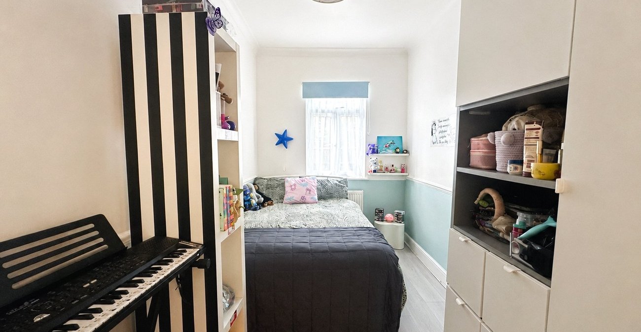 2 bedroom property for sale in London | Robinson Jackson