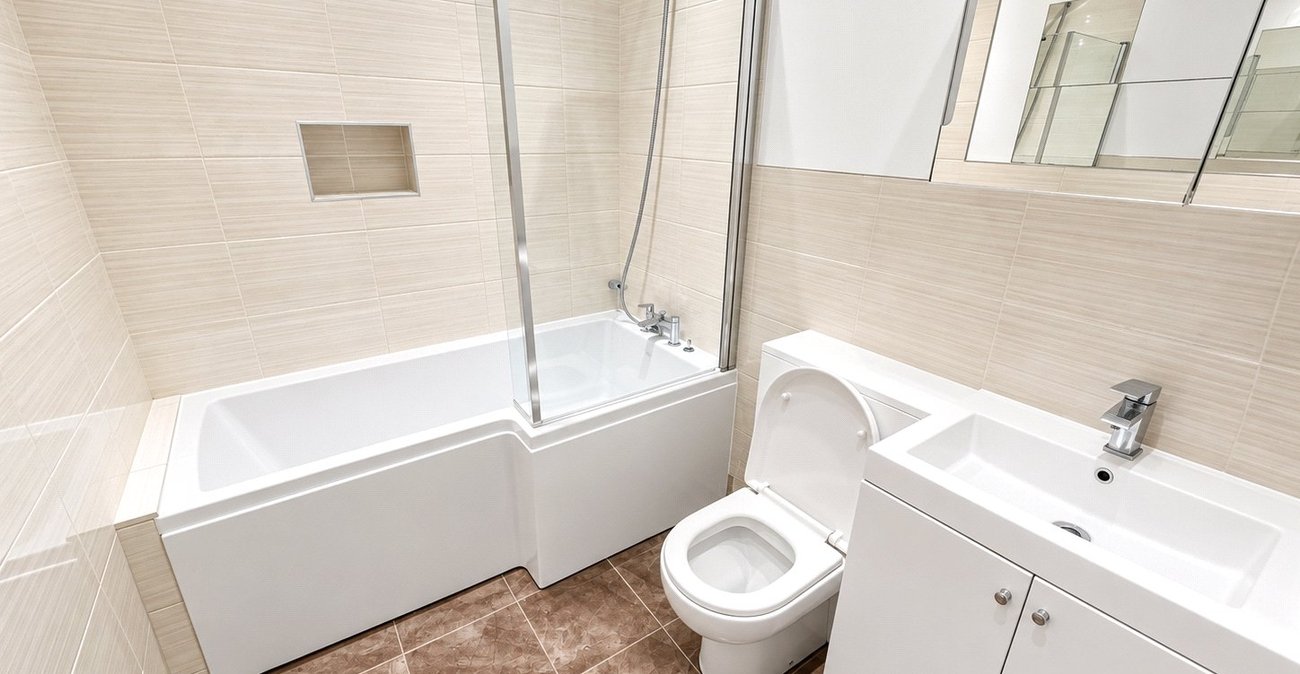 2 bedroom property for sale in London | Robinson Jackson