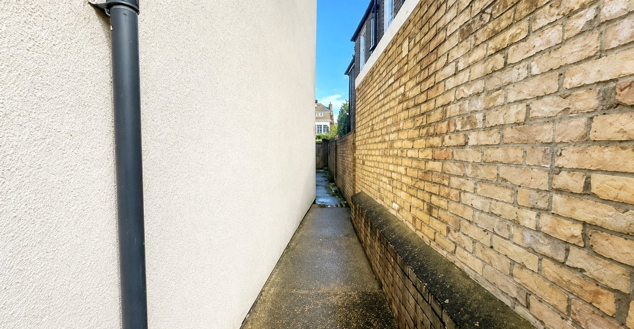 2 bedroom property for sale in London | Robinson Jackson