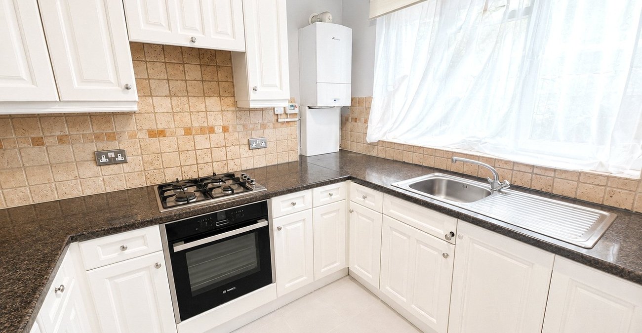 2 bedroom property for sale in London | Robinson Jackson