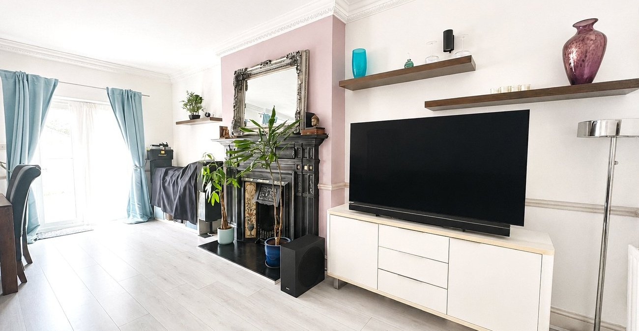 2 bedroom property for sale in London | Robinson Jackson