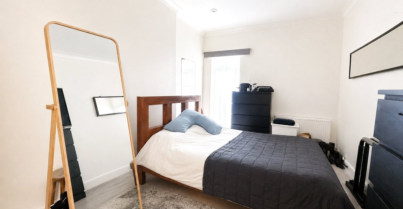 2 bedroom property for sale in London | Robinson Jackson