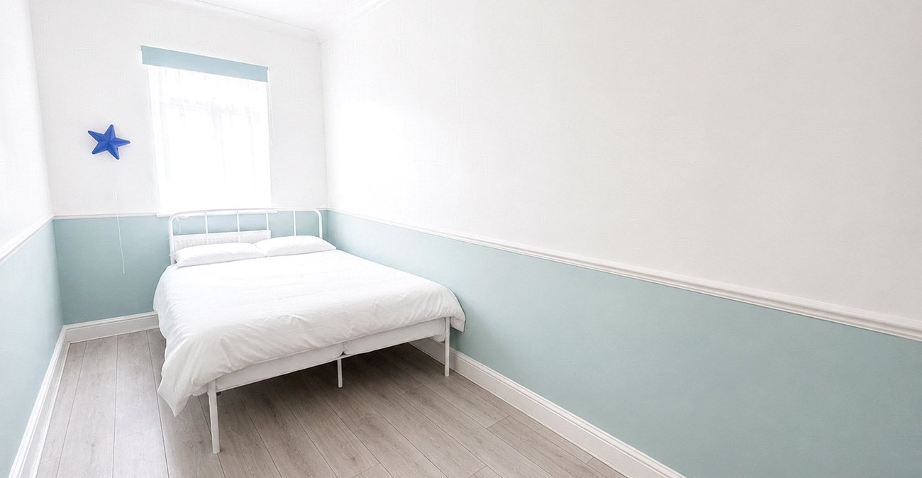2 bedroom property for sale in London | Robinson Jackson