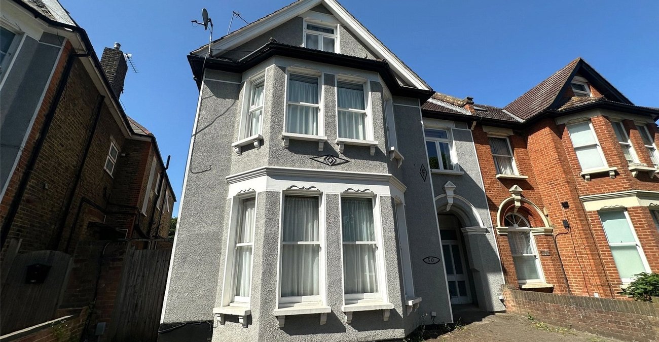 2 bedroom property for sale in London | Robinson Jackson