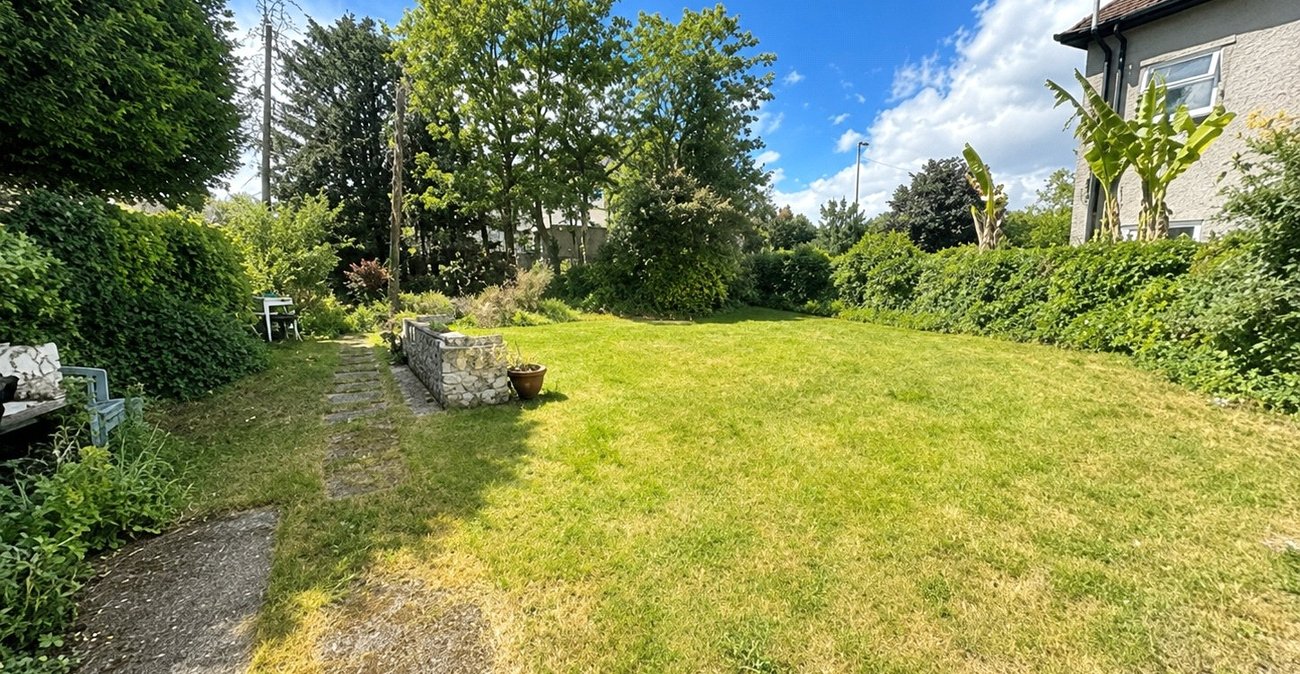 2 bedroom property for sale in London | Robinson Jackson