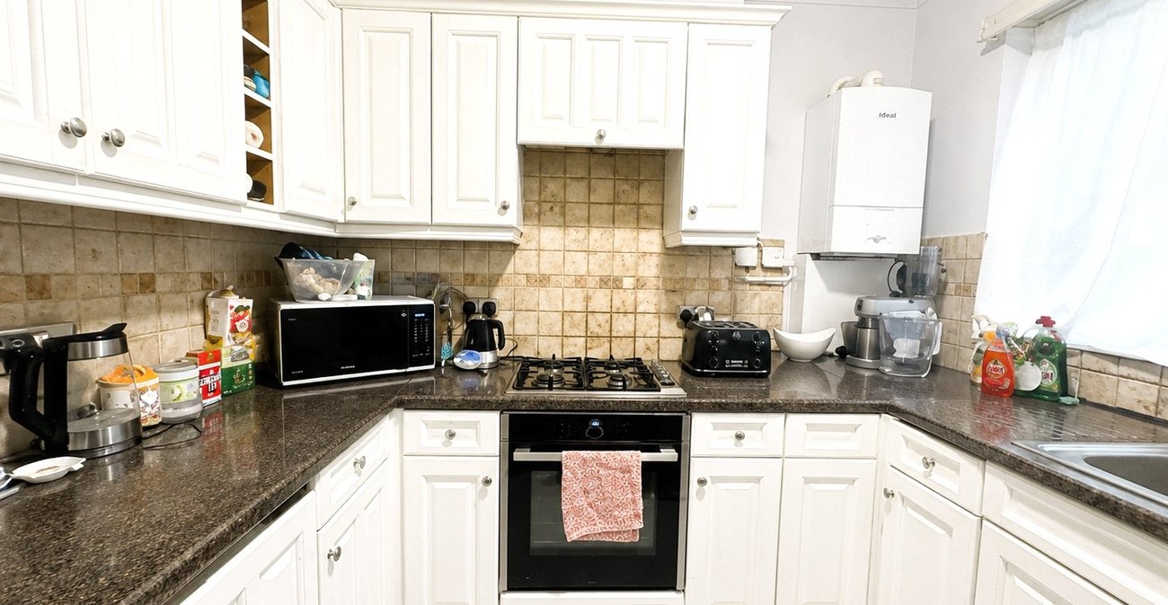 2 bedroom property for sale in London | Robinson Jackson