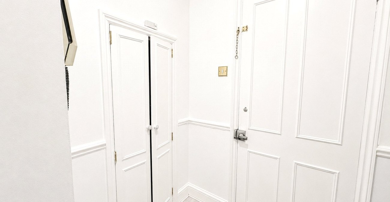 2 bedroom property for sale in London | Robinson Jackson