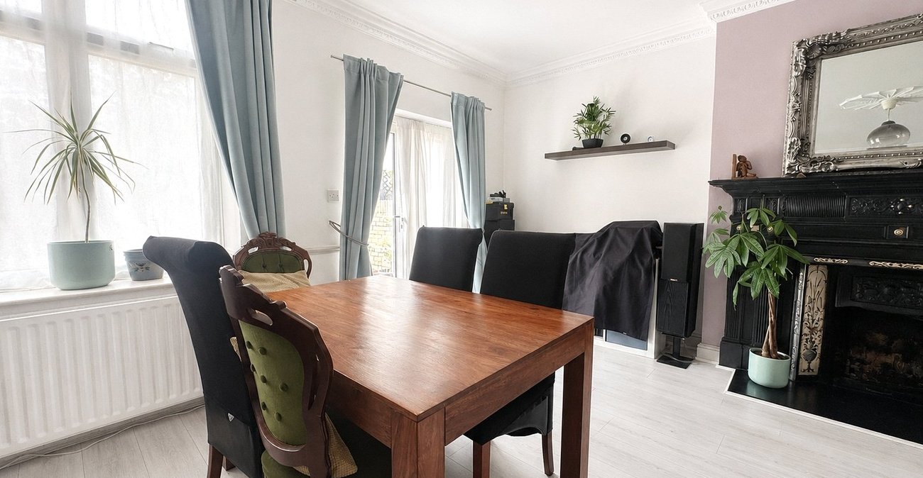 2 bedroom property for sale in London | Robinson Jackson