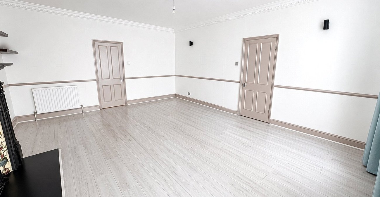 2 bedroom property for sale in London | Robinson Jackson